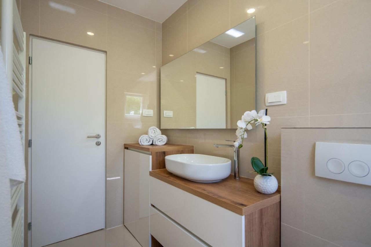 Garden Apartment Pakostane Ngoại thất bức ảnh