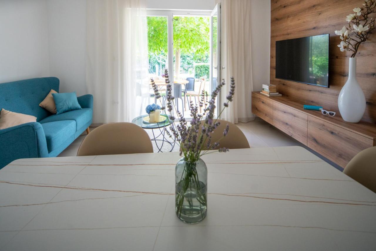Garden Apartment Pakostane Ngoại thất bức ảnh